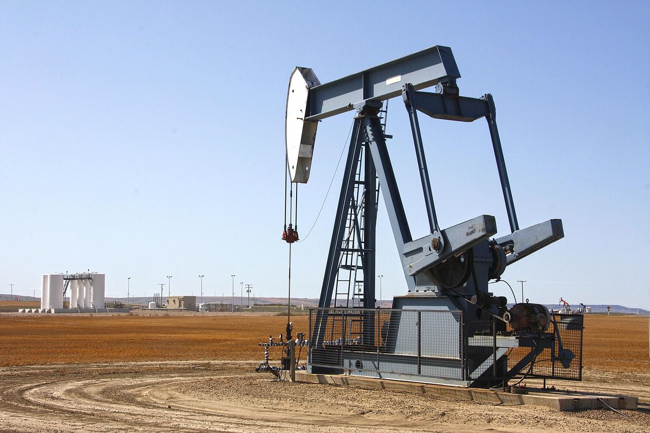 Три сценария МВФ для нефти: от 82 до 110 долларов за баррель добыча нефти