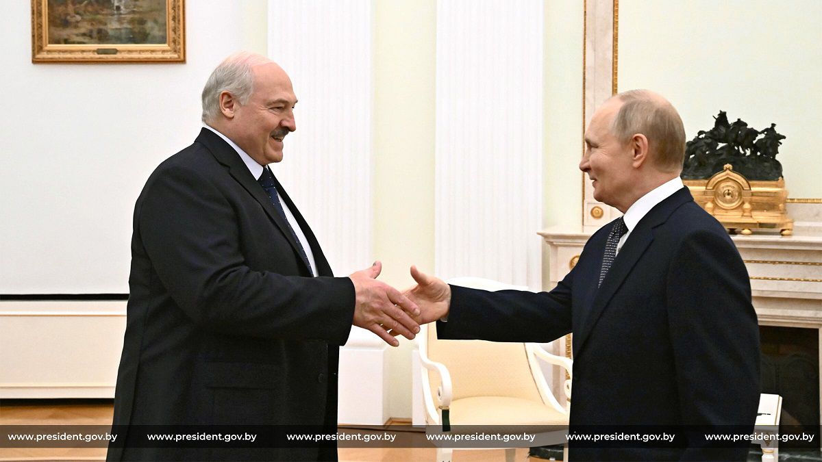 В связи с Днем России Лукашенко обратился к Путину Лукашенко и Путин