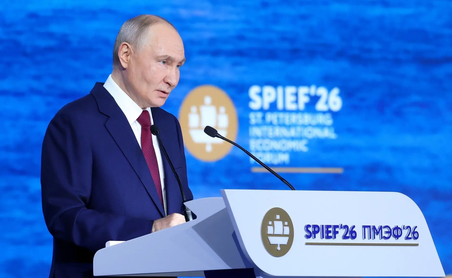 Путин обратился к режиссеру Сокурову Владимир Путин