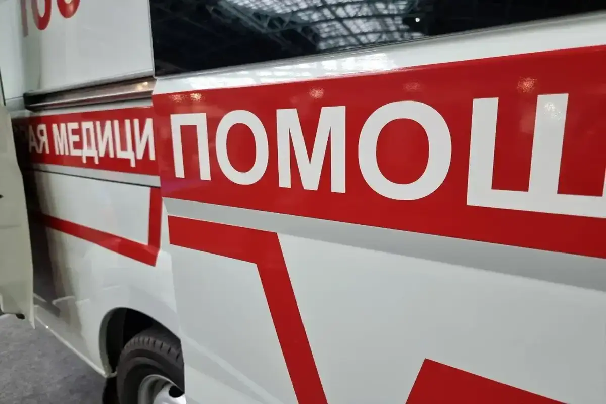 В центре Екатеринбурга автобус вылетел на тротуар,