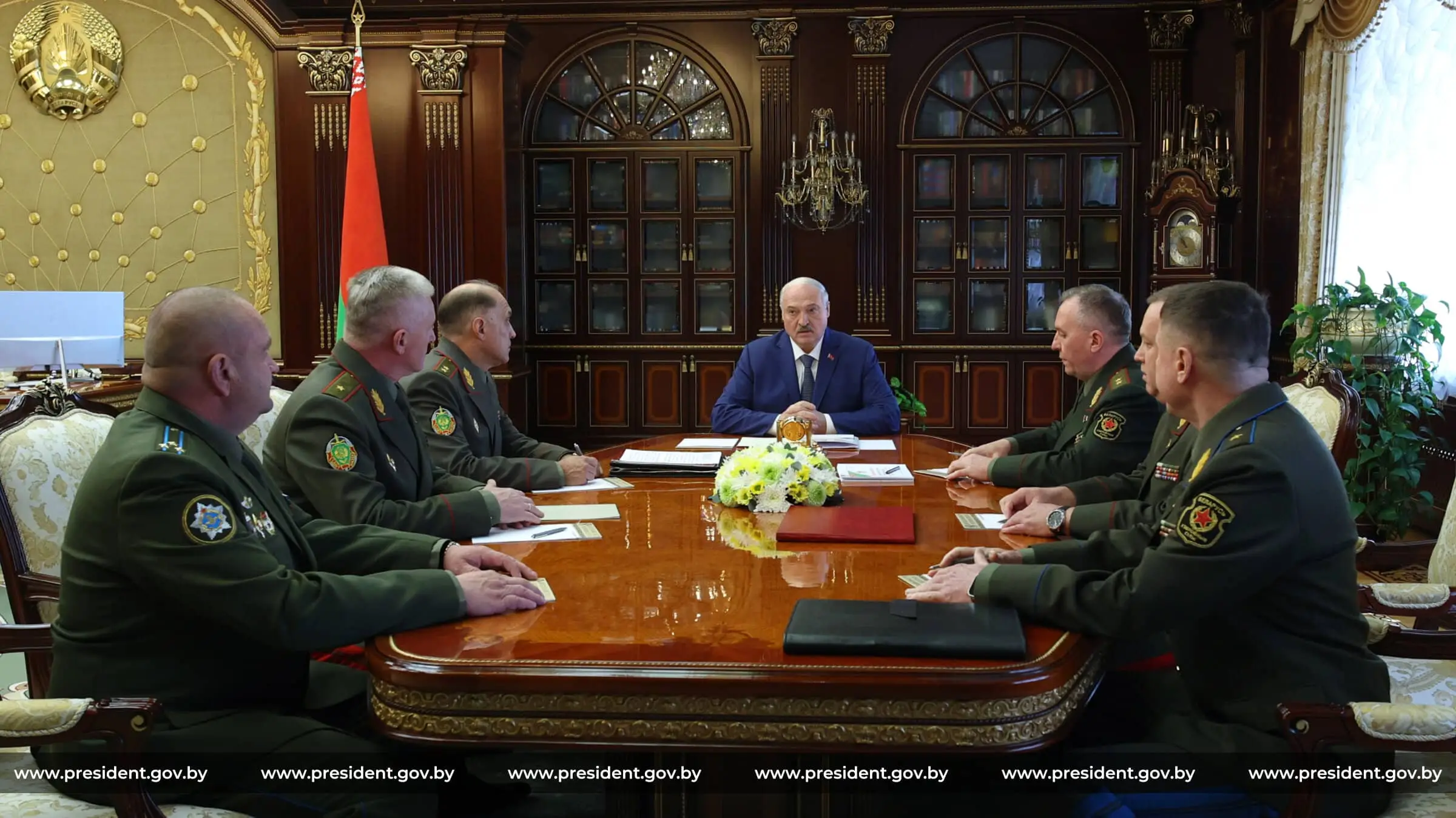 По поручению Лукашенко, детские группы не смогут выезжать за рубеж без госнадзора и разрешения Совещание у Лукашенко