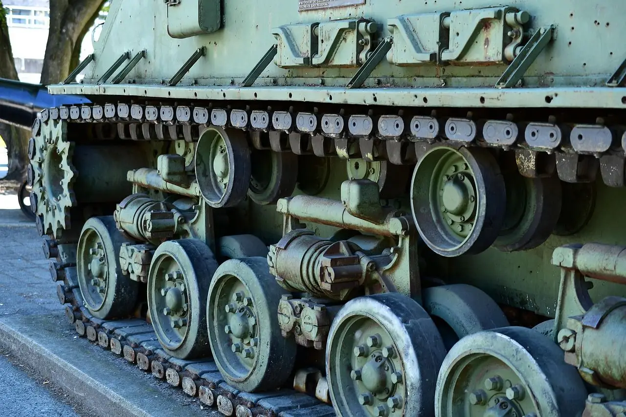 Великобритания задействовала танки Challenger 2 в учениях у границ России гусеницы танка