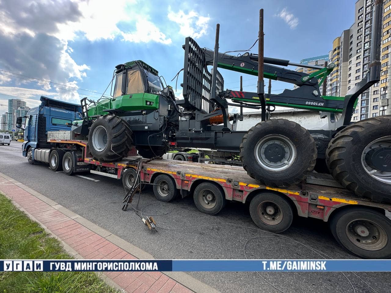 Груженый тягач повредил контактную сеть троллейбус