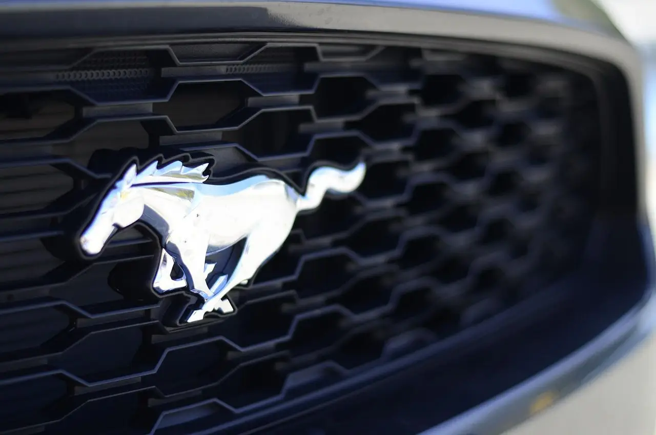 Ford отзывает Explorer, Mustang и Lincoln. Очень серьезные проблемы с безопасностью логотип компании