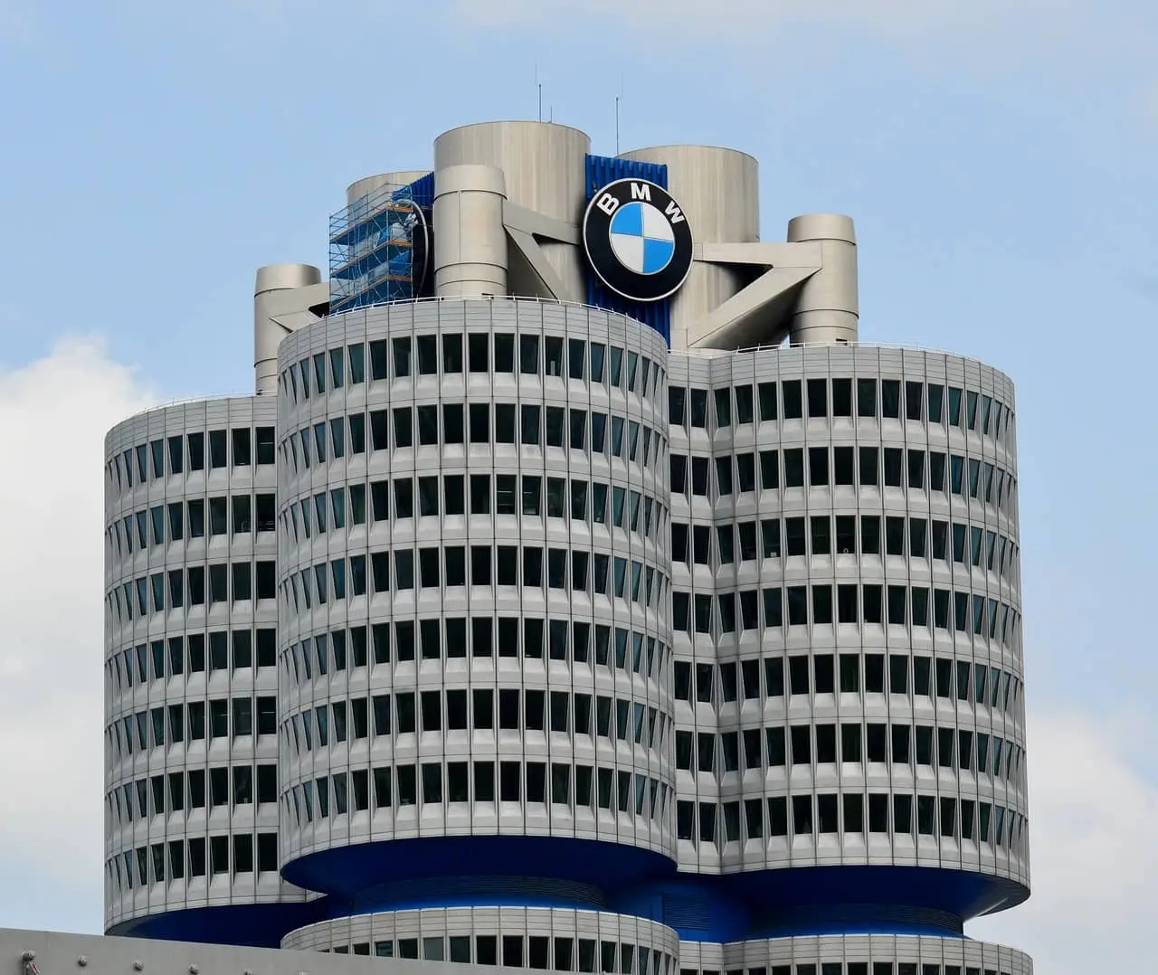 Чистая прибыль BMW во втором квартале упала на 35,6% BMW в Мюнхене