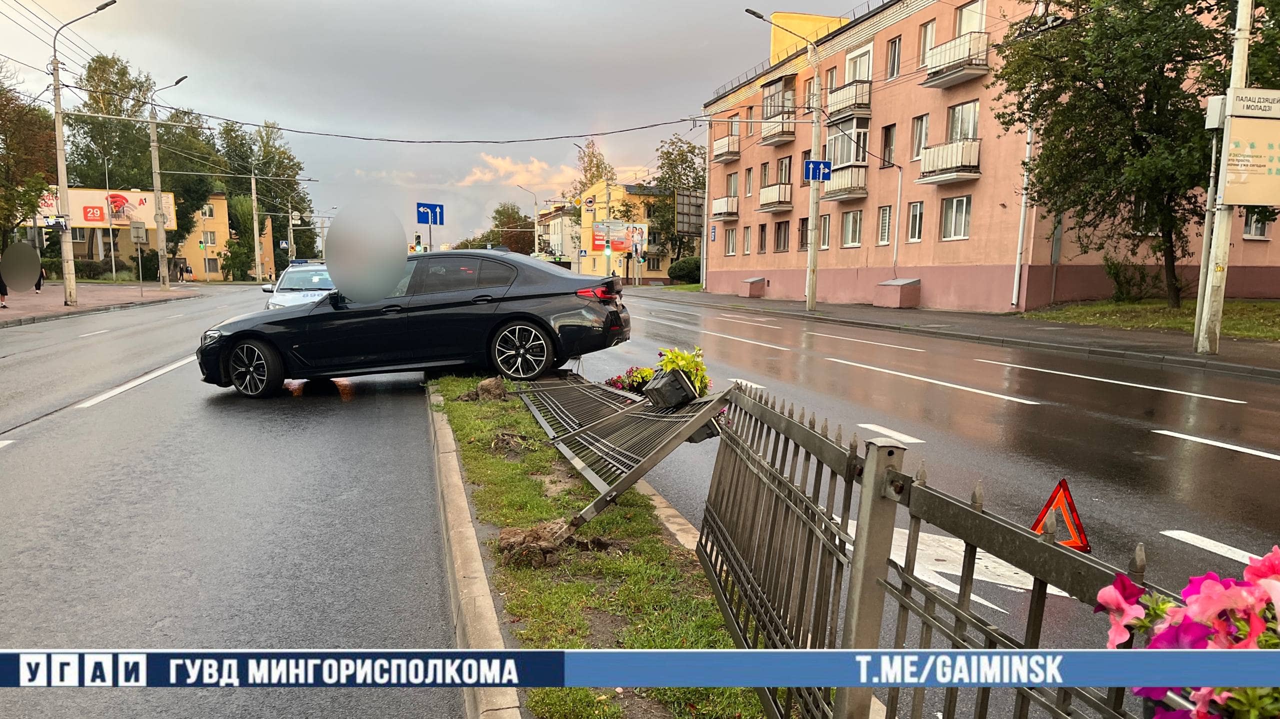 В Минске автомобиль влетел в разделительное ограждение ДТП в Минске