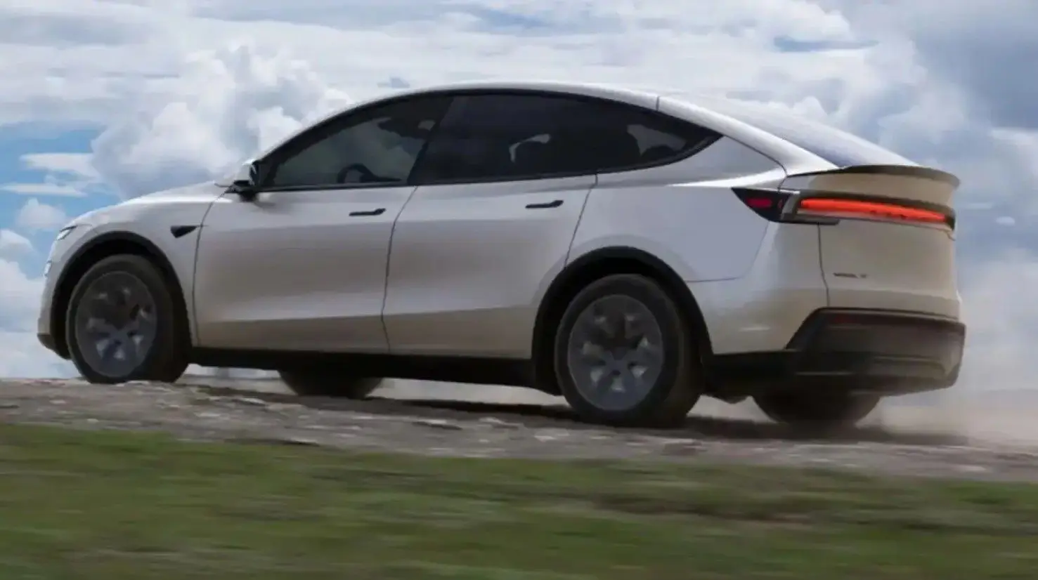 Tesla выпустила шестиместную Model YL. Сколько стоит и где уже продают новый автомобиль