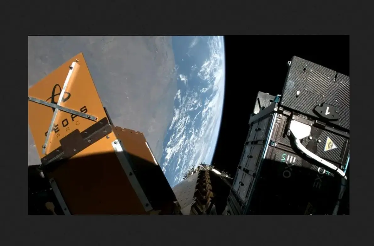 SpaceX отправила в космос первый в мире коммерческий спутник с ядерным источником питания космический спутник