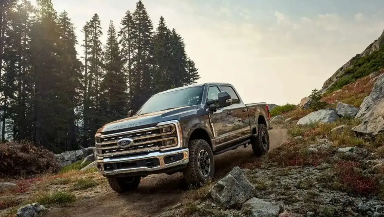 Ford запатентовал систему, позволяющую управлять авто снаружи автомобиль на дороге