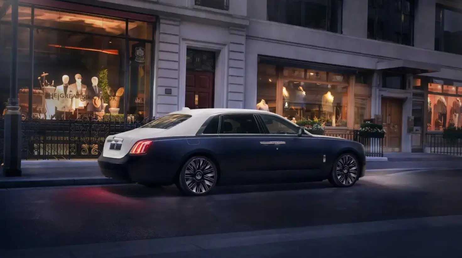 Rolls-Royce рассекретил уникальную версию Ghost Savile Row новый автомобиль