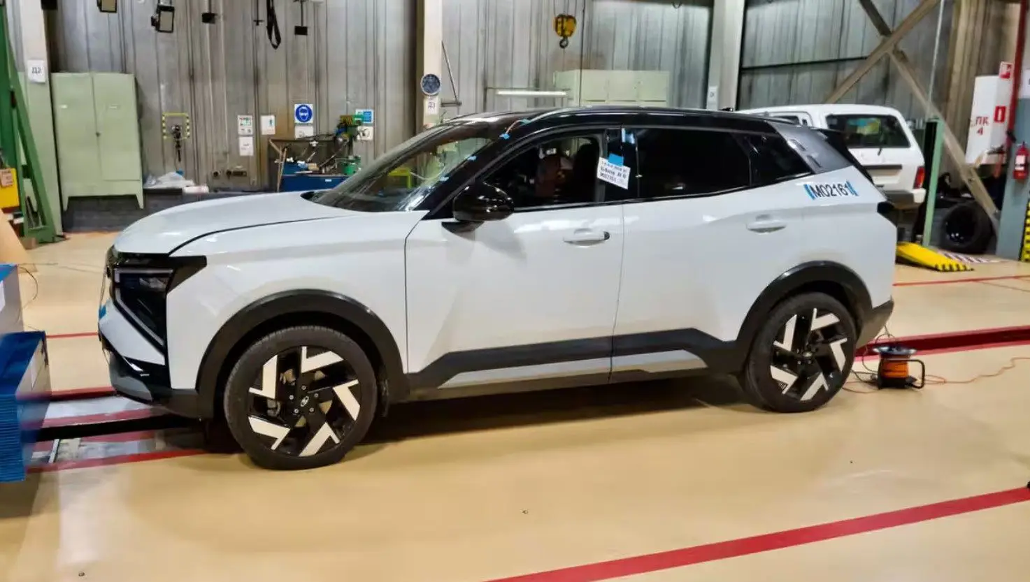 Новый кроссовер Lada Azimut успешно прошел краш-тесты новый автомобиль