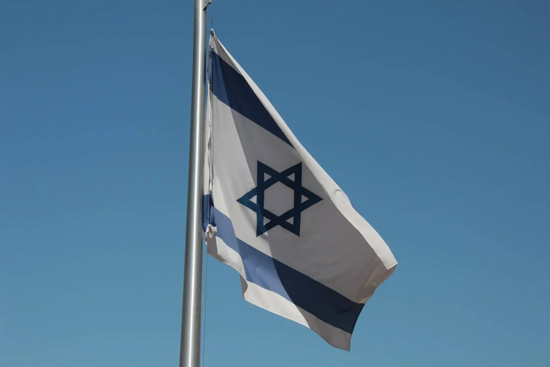 Кнессет Израиля проголосовал за самороспуск и ушёл на каникулы до выборов 27 октября 2026 года Флаг Израиля
