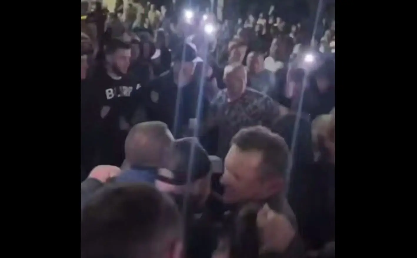 Во Львове вспыхнул массовый бунт против ТЦК из-за избиения парня толпа людей