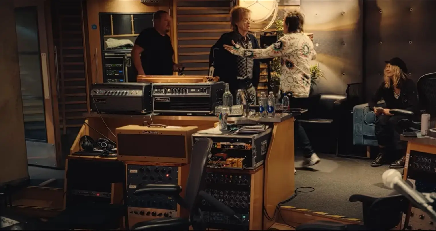 Легендарная The Rolling Stones выпустила новый альбом люди в студии