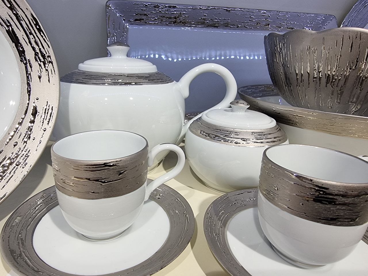 Как избежать ссоры из-за грязной посуды: техника «у нас проблема, а не у тебя» чайный сервиз
