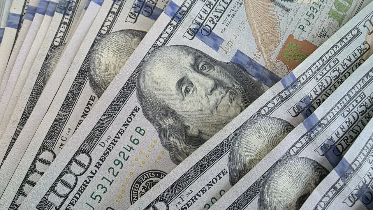 Нефть пробила $90, доллар на подъёме: почему американская валюта остаётся главным убежищем в эпоху ближневосточного хаоса доллар США