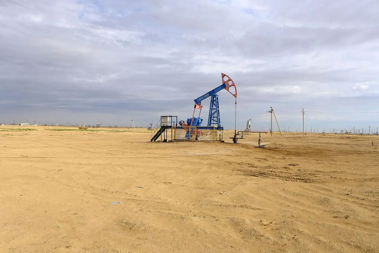 Нефть перевалила за 100 долларов. Что это значит для вашего кошелька и курса евро добыча нефти