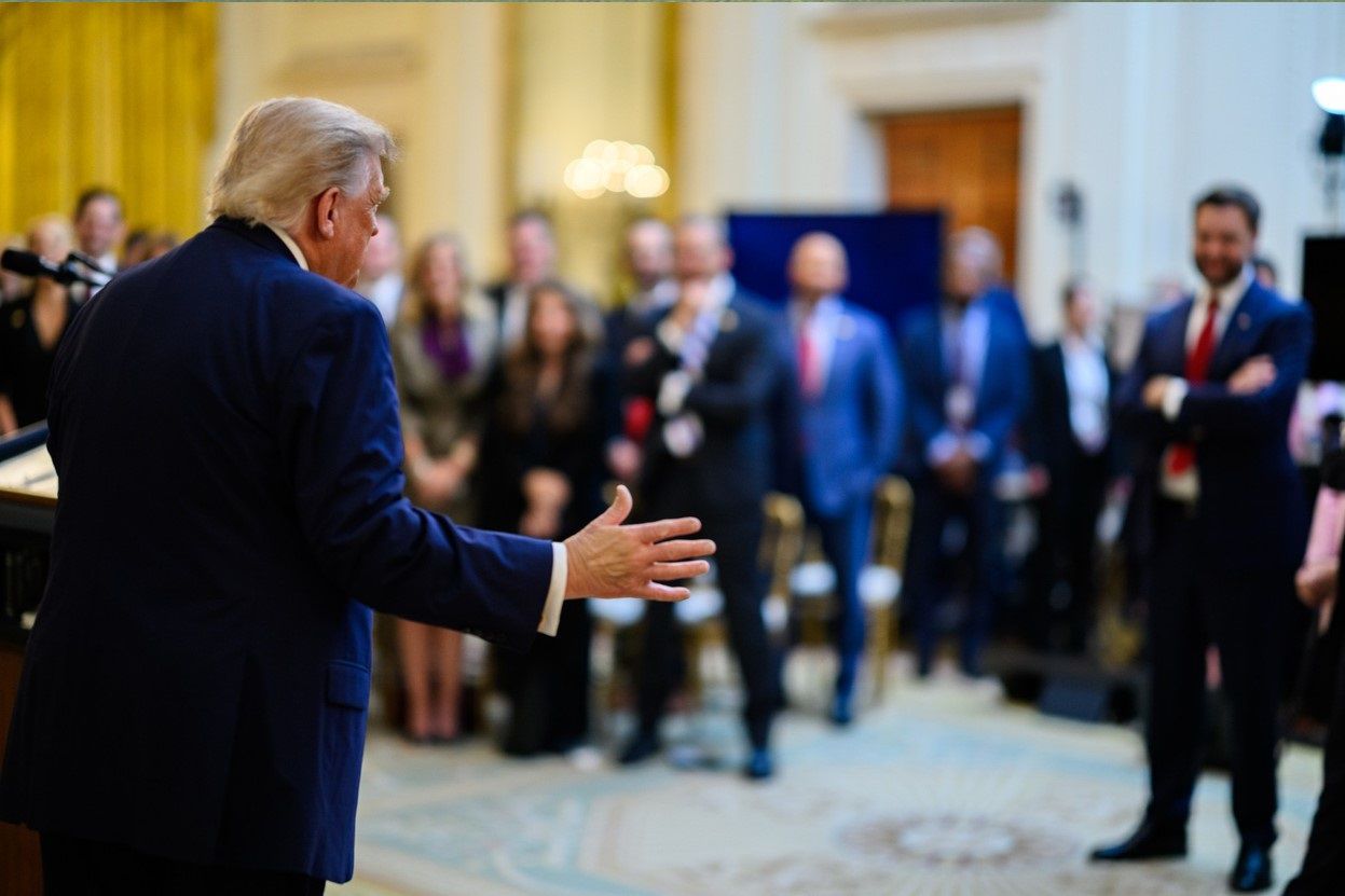 Трамп отклонил около 6 000 прошений о помиловании накануне Дня независимости Дональд Трамп