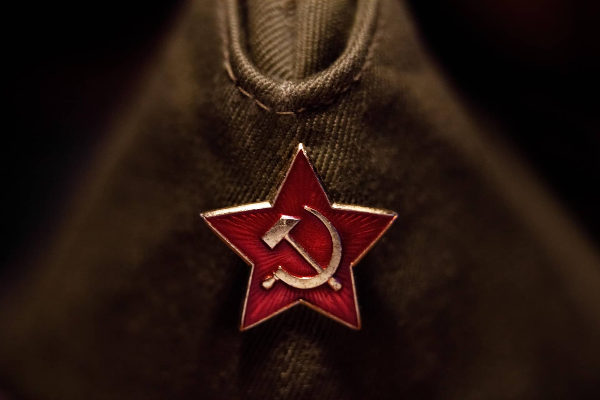 В Нидерландах привели в порядок осквернённое вандалами кладбище советских воинов Звезда на пилотке