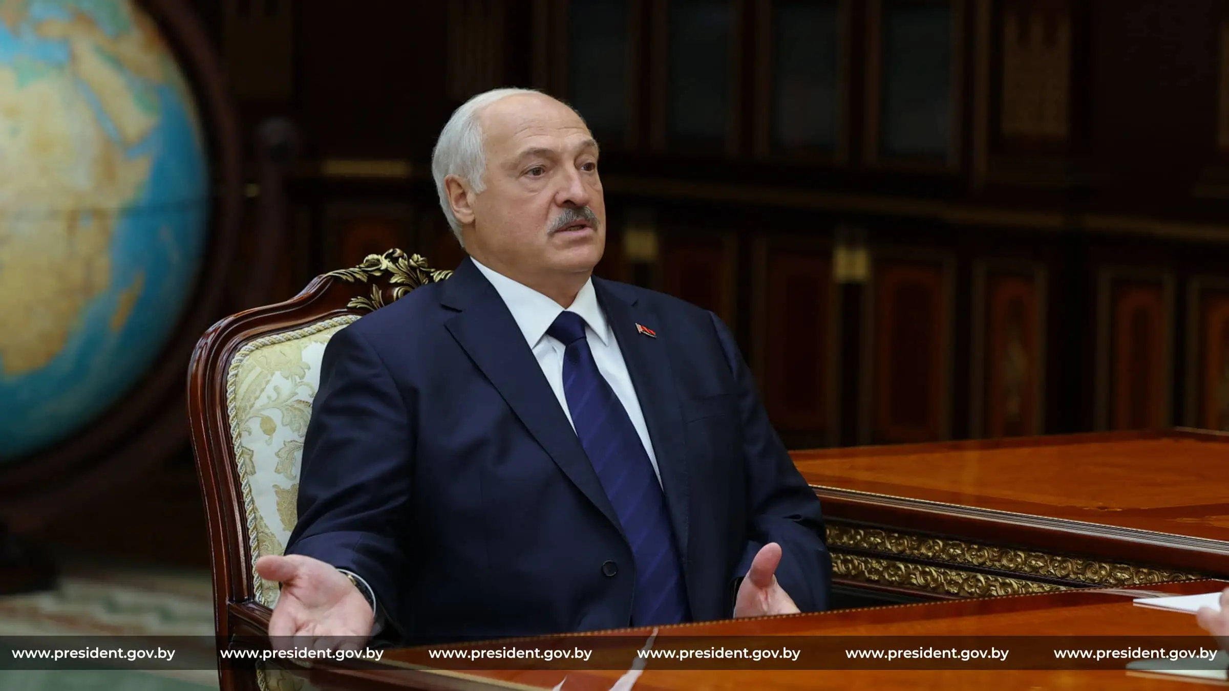 Лукашенко обсудил с главой МЧС устранение последствий грозы в Гродно и помощь в уборочной компании Александр Лукашенко