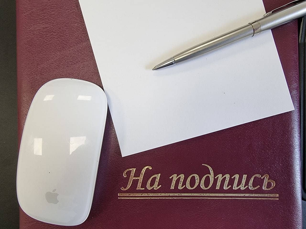 Зеленский назначил руководителей СНБО и Службы внешней разведки. Бумага и ручка