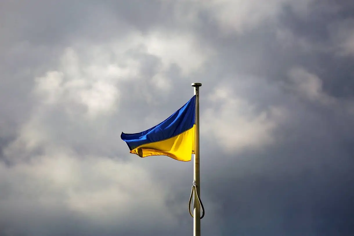 Украинским мужчинам за границей без воинских документов будут отказывать в консульских услугах флаг Украины
