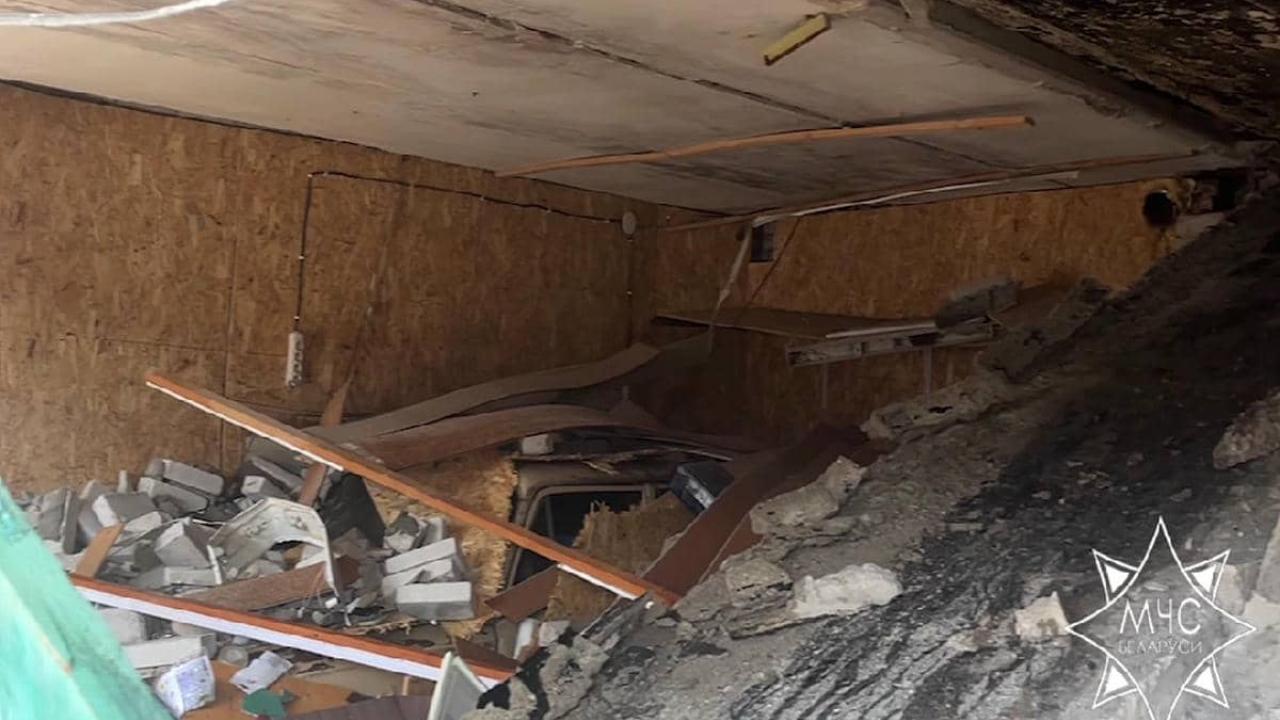 Из-за вспышки газа в гаражном кооперативе Гродно пострадали два человека Обрушившийся гараж