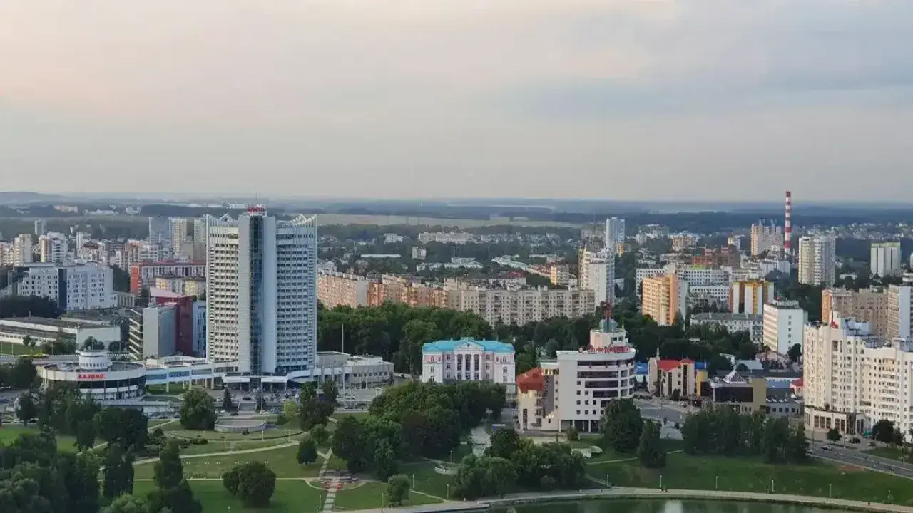Новости сегодня за 8 августа 2026 года: спецпосланники Трампа готовятся к визиту в Москву и Киев, запасы газа в Европе опустились до исторического минимума, Соболенко повторила рекорд Серены Уильямс, ИИ впервые создал новые вирусы Город летом