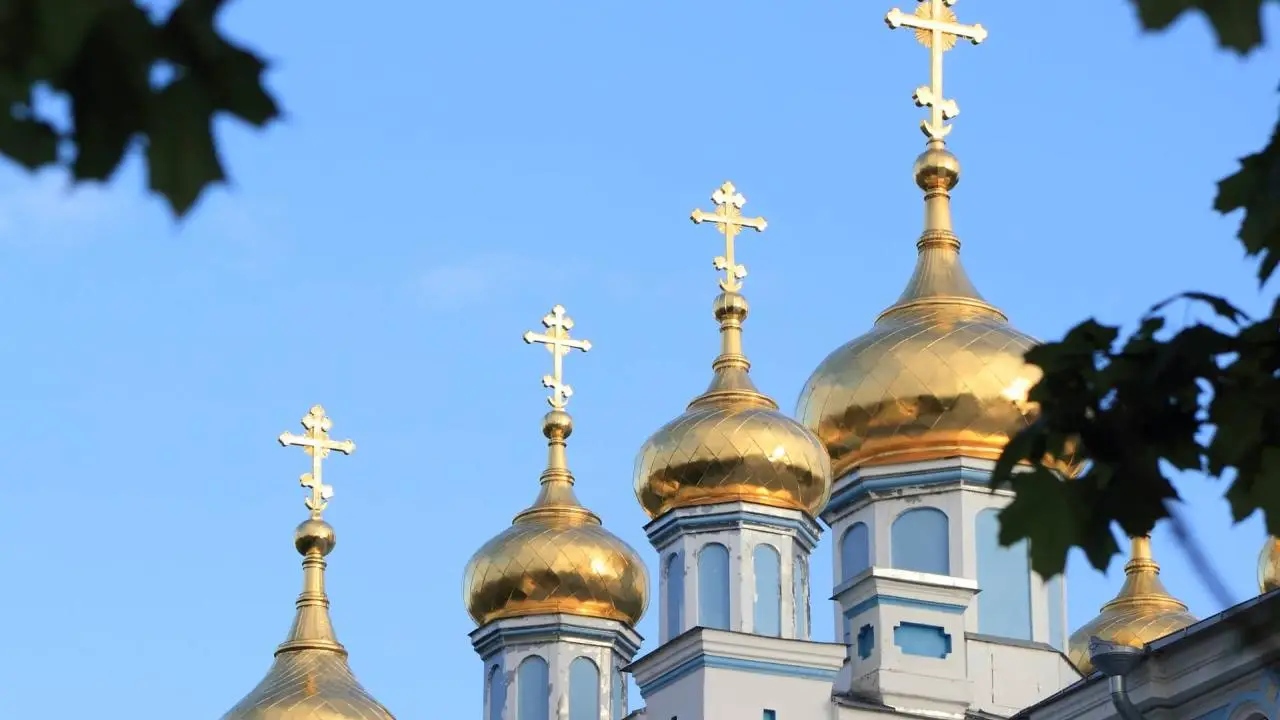 Диана Шурыгина в СИЗО начала посещать тюремный храм и молиться о свободе Церковные купола
