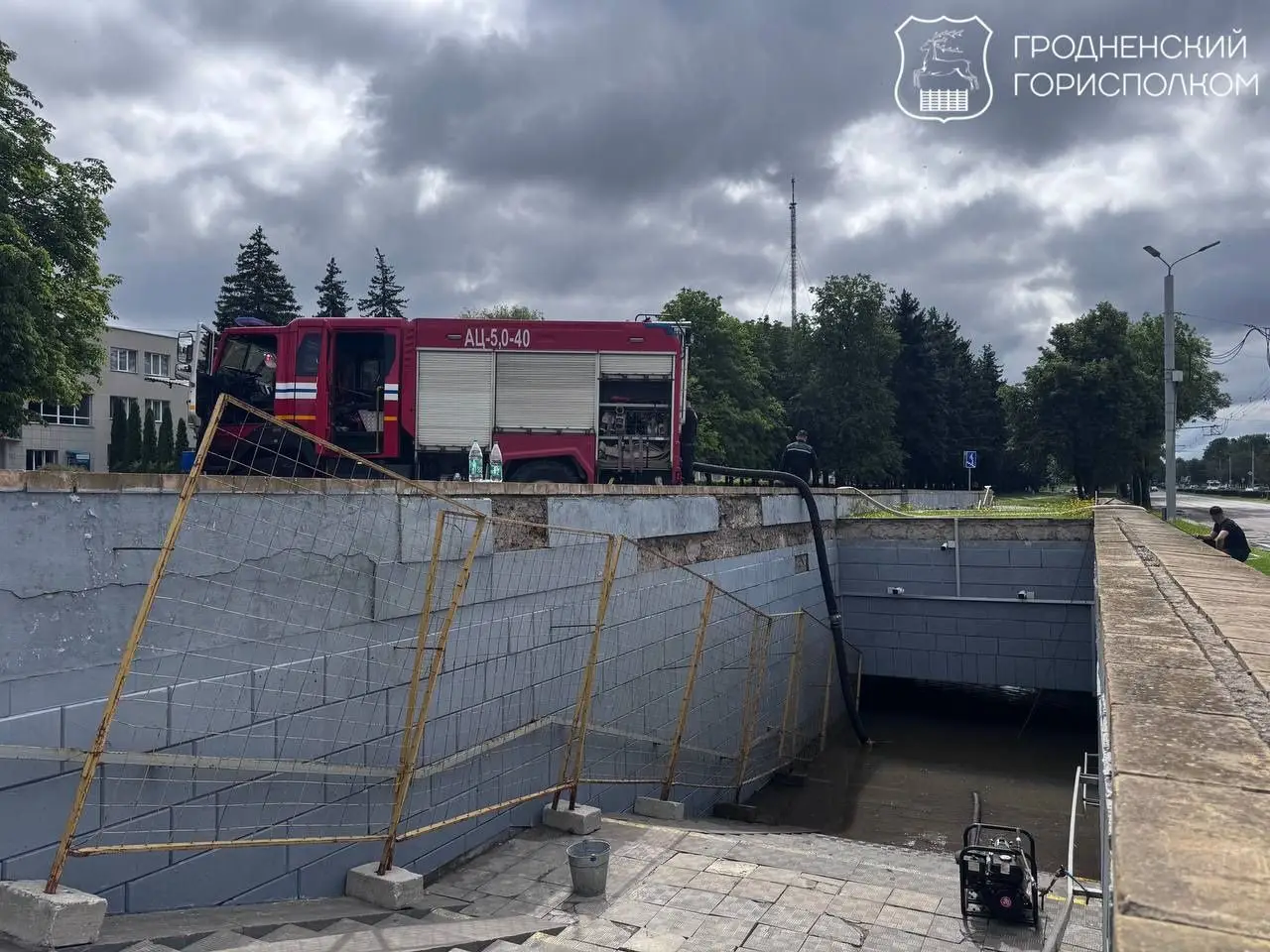 Все службы работают в усиленном режиме. Что происходит в Гродно сейчас машина МЧС