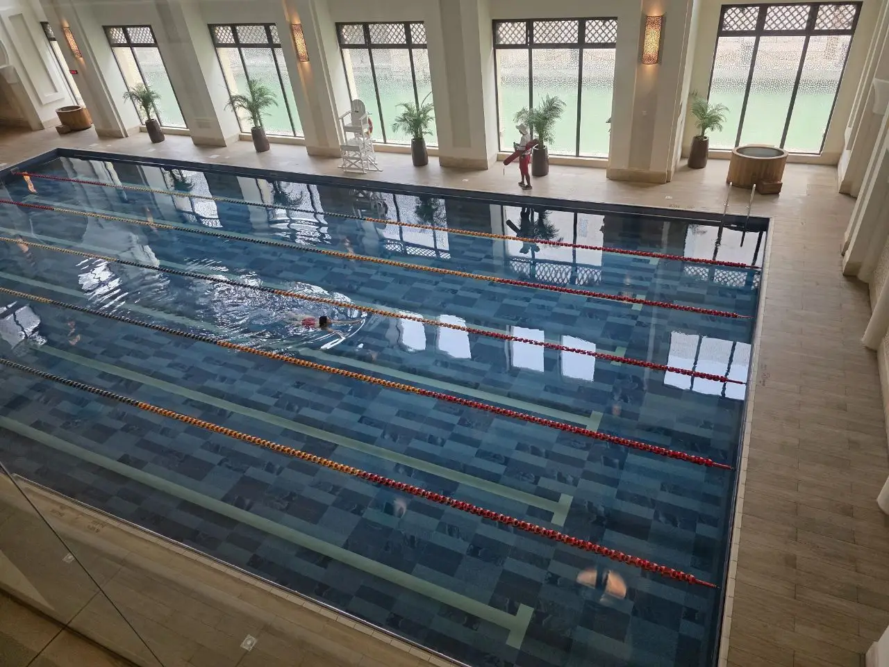 В Беларуси профсоюзные санатории увеличили продолжительность лечения вода в бассейне