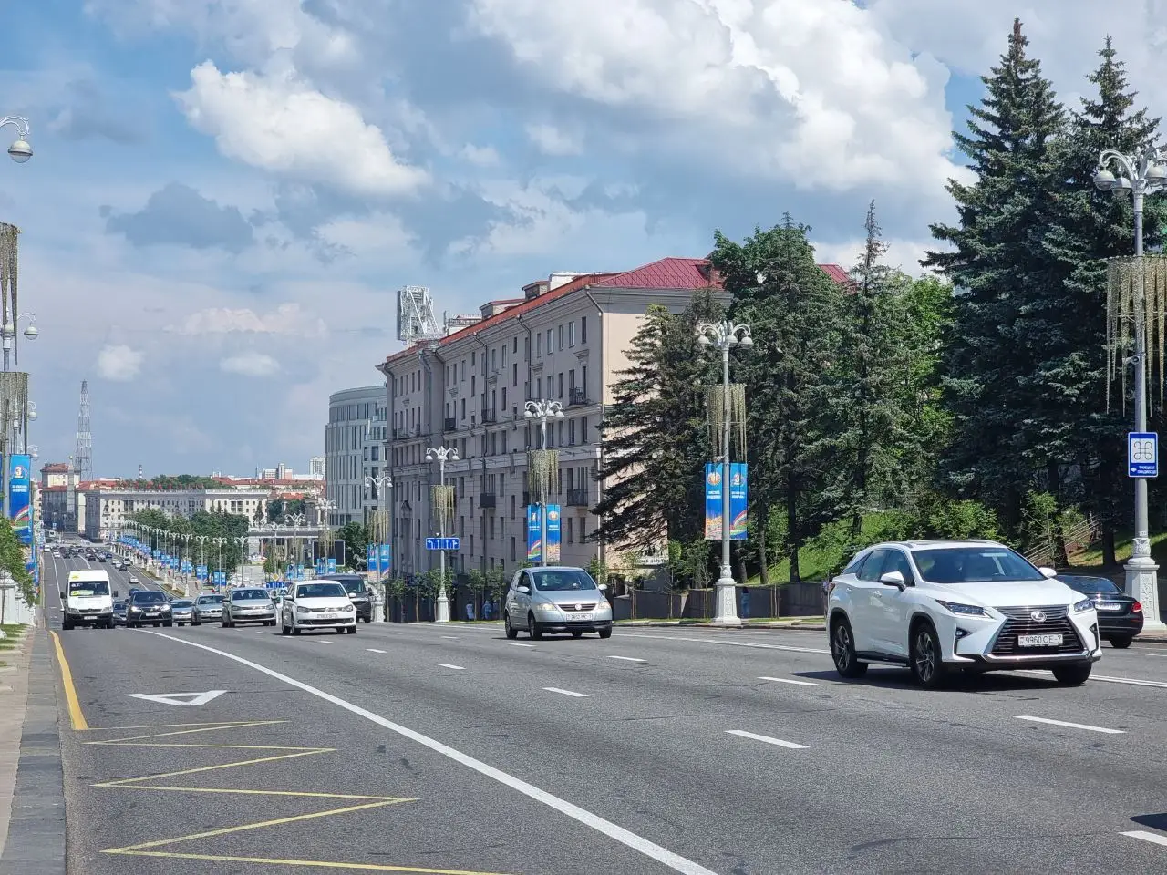 Белорусам начали выставлять транспортный налог. До какого числа следует оплатить автомобили на дороге