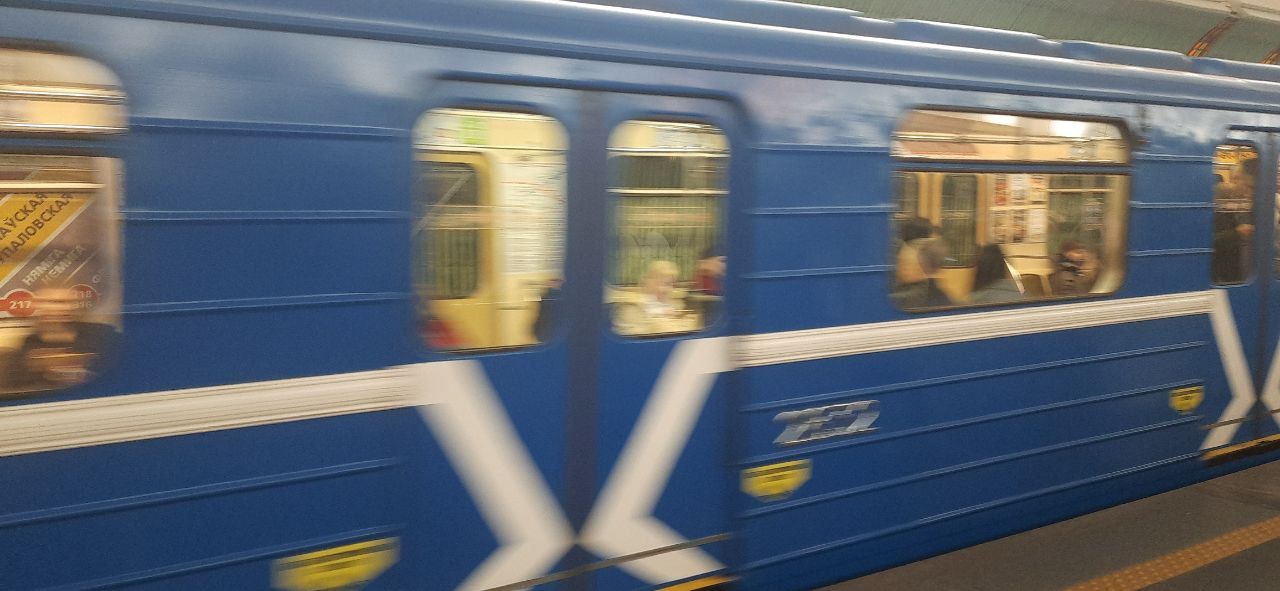 Утром 5 августа 2026 года в минском метро не работали банковские терминалы, были проблемы и с «Оплати» поезд в метро