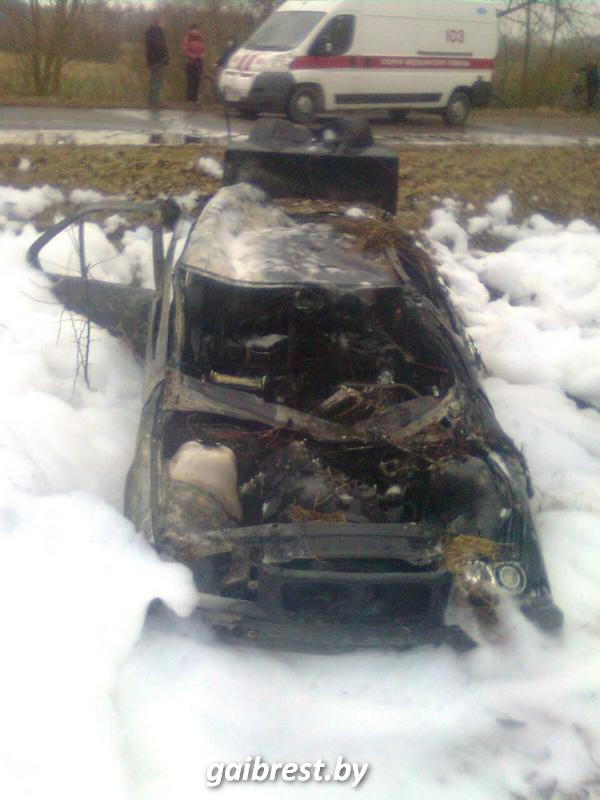 В Барановичском районе БМВ оказался в кювете, перевернулся и загорелся‍