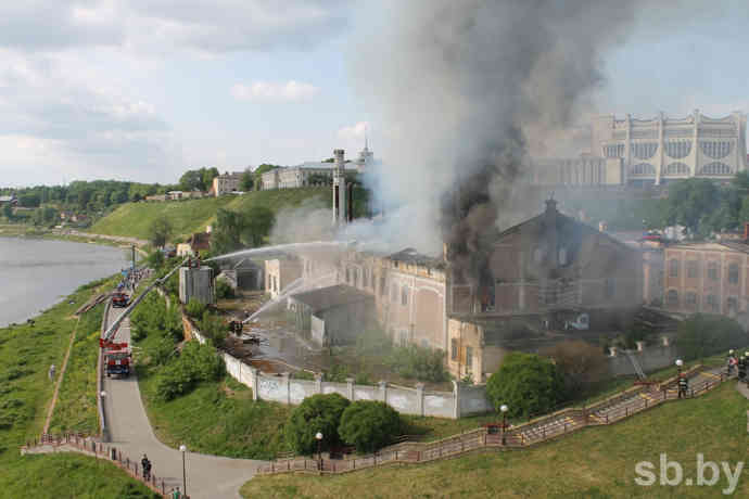 В Гродно горело здание бывшего пивзавода, пострадавших нет