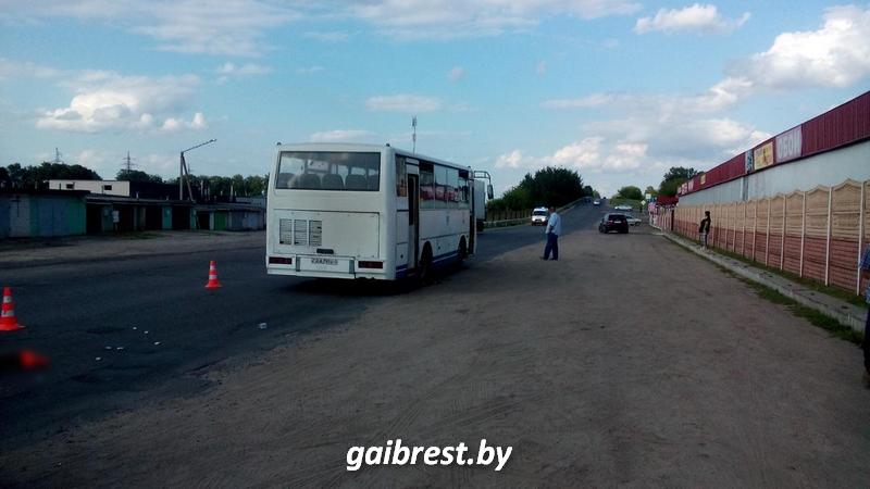 Автобус ПАЗ насмерть сбил 50-летнего мужчину в Барановичах
