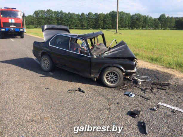 Пьяный бесправник на BMW врезался в Audi под Ивацевичами‍