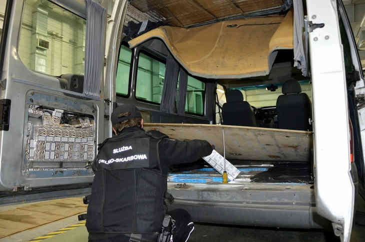 Белорус пытался провезти через границу более 18 тысяч пачек сигарет‍