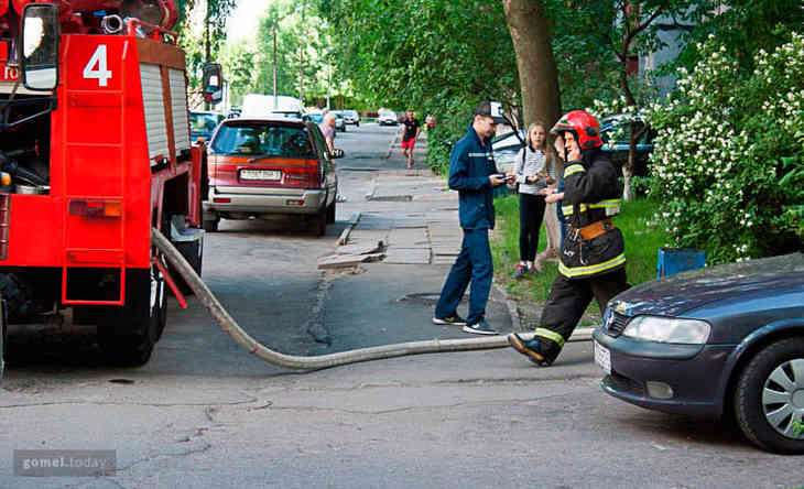 Фотофакт: в Гомеле из-за взорвавшегося телевизора загорелась квартира