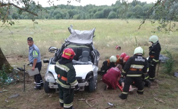 ДТП под Слонимом: 16-летний подросток вёз друзей на отцовской «Тойоте» на речку и влетел в дерево