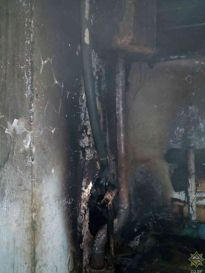В Бегомле при пожаре в жилом доме спасли 12 человек‍