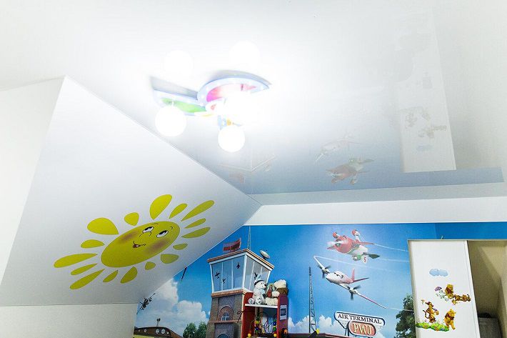 У кого лучше заказывать натяжные потолки – у компании или ИП?