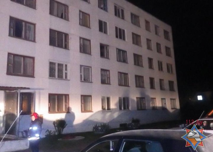 Из-за пожара в шкловском общежитии эвакуировали 6 детей и 13 взрослых