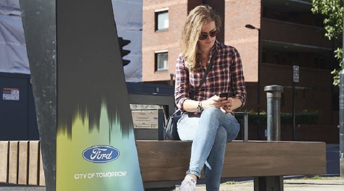 Ford установит в Лондоне «умные» скамейки с Интернетом