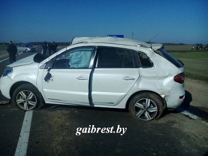 Renault столкнулся с трактором в Ивановском районе, водитель погиб