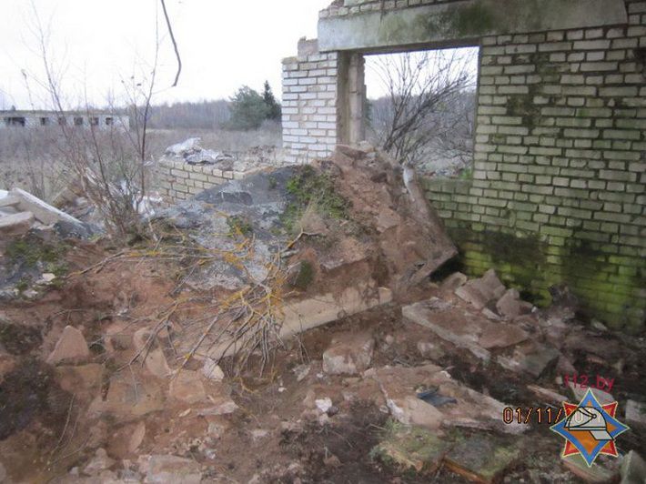 Плита неэксплуатируемого здания упала на мужчину в Климовичском районе‍