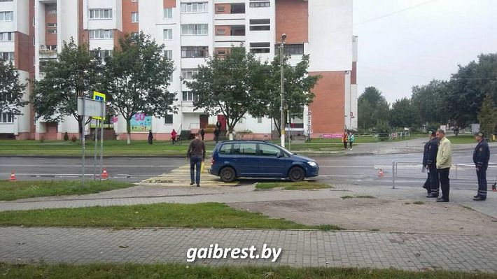Бабушка с четырехлетней внучкой попали под машину в Пинске