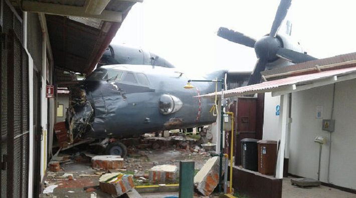 В Перу военный самолет врезался в полицейскую базу