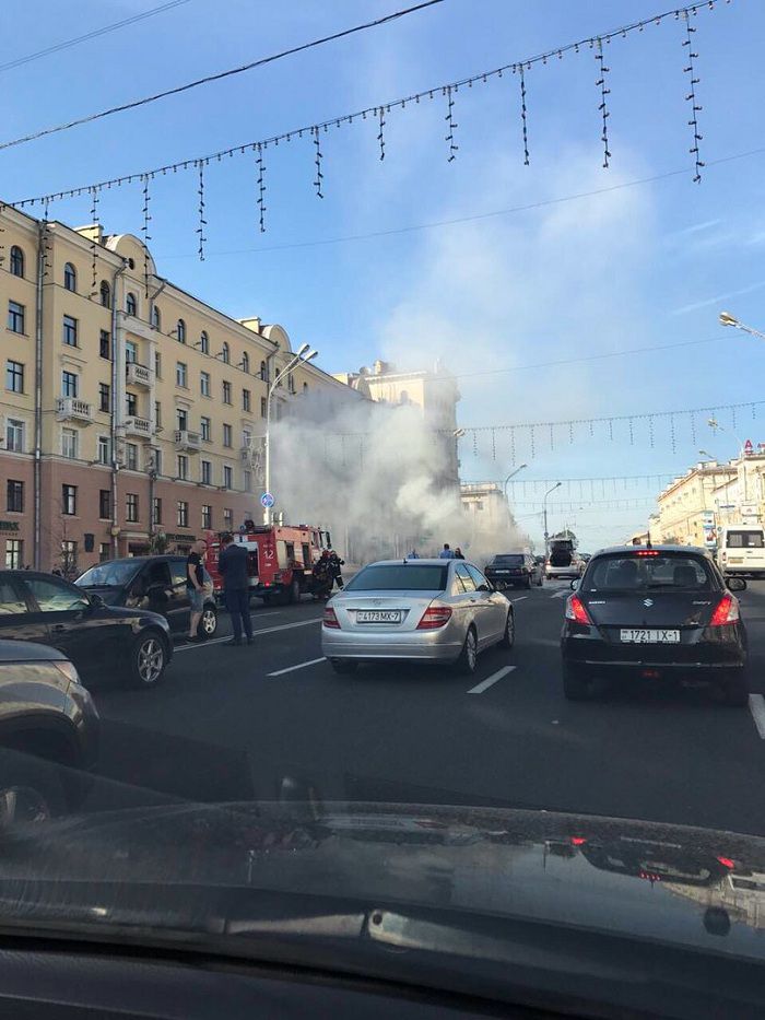 В Минске во время движения загорелся автомобиль