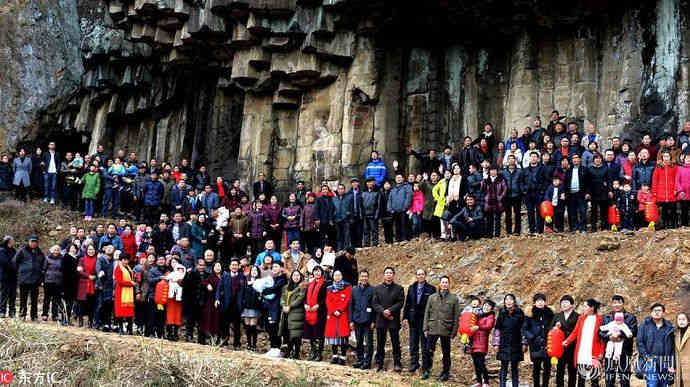 В китайской провинции семья из 500 человек сделала групповое фото